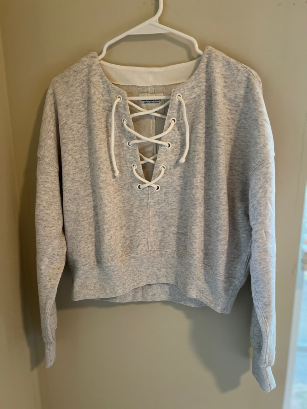 Abercrombie & Fitch Women’s Lace-Up Cropped Sweatshirt Gray Long Sleeve Size S
